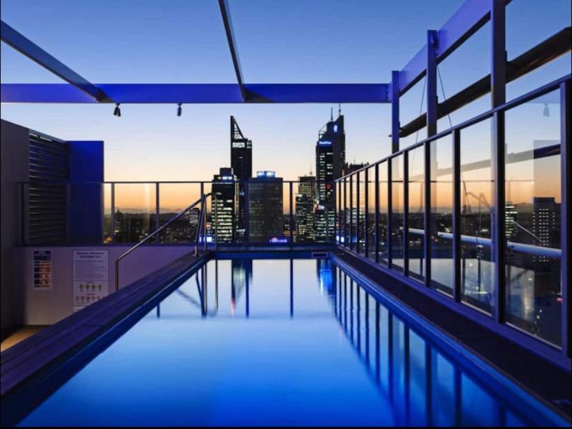 In The City Perth 1B1B Pool And Nice View Exterior photo