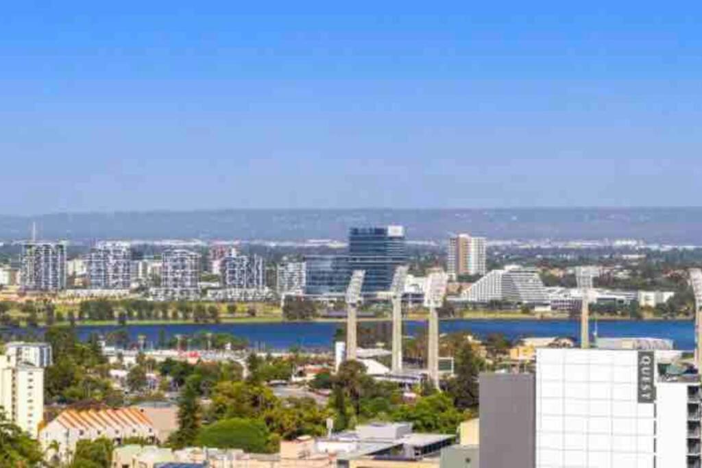 In The City Perth 1B1B Pool And Nice View Exterior photo