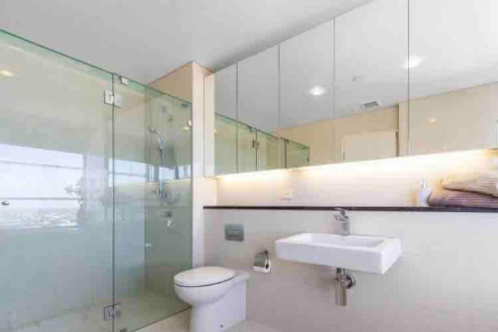 In The City Perth 1B1B Pool And Nice View Exterior photo